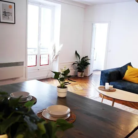 Haussmanannien Cosy - République París